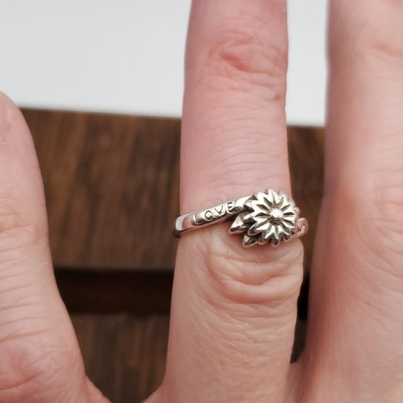 Size 5.5 925 Sterling Silver Love Waits Flower Ring - Picture 3 of 8